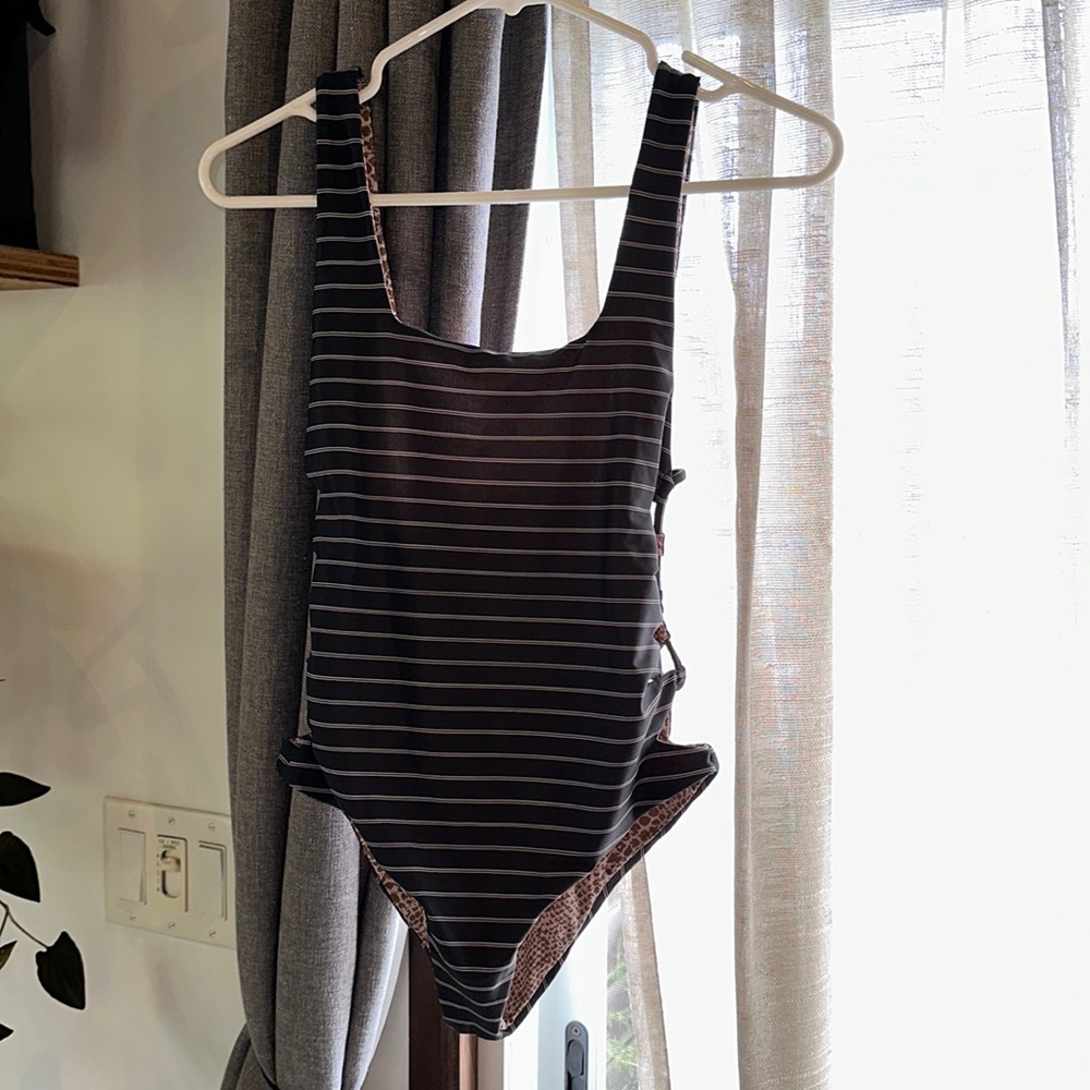 Acacia one piece L